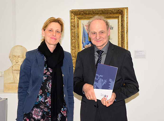 Kulturministerin Karin Prien verabschiedet Dr. Jens Ahlers in den Ruhestand